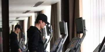 张翰健身房自拍照片