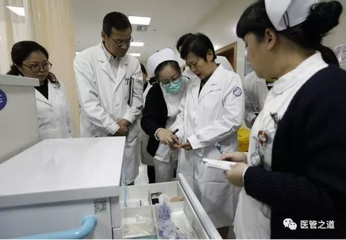 医生正在手术室进行急救