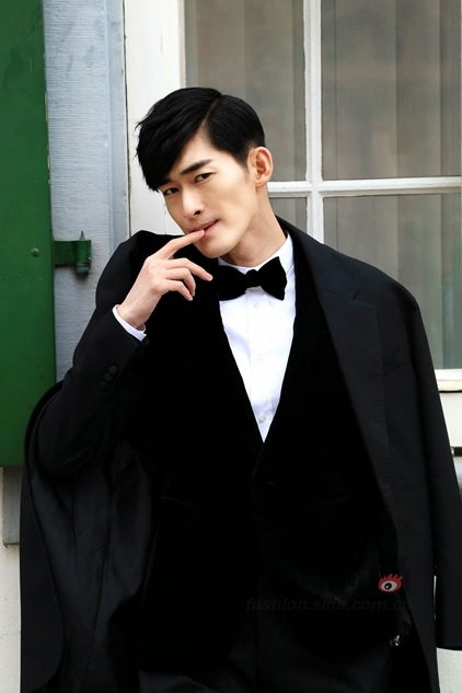 张翰在香港街头照片