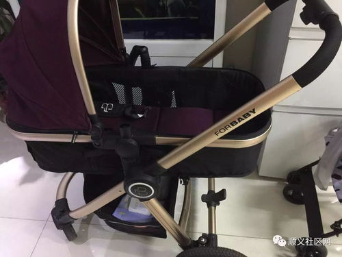 金色手链静静地躺在桌面之上