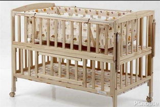 婴儿床在阳光下