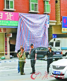 警方封锁事故现场进行调查