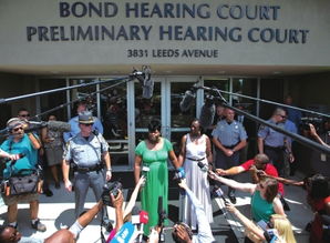 受害人家属接受采访