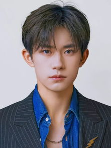 易烊千玺在《狂野时代》中神情专注