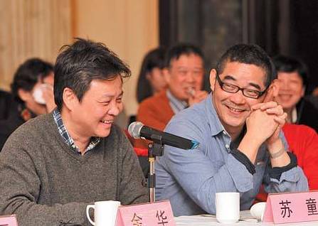 余华与作家朋友讨论文学