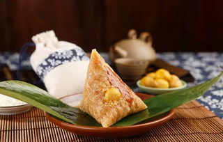 传统肉粽摆盘图