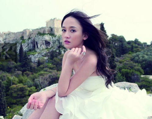 陈乔恩在病房做简单康复训练