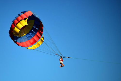 飞行员面部结冰但仍控伞