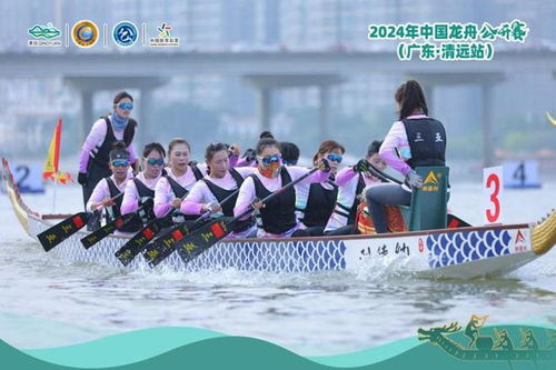 女团龙舟队比赛现场照片