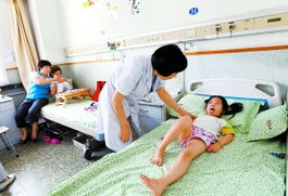 迟到1分钟就是教学事故？老师救人反被罚，规则和人性该听谁的？