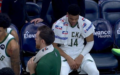 NBA东决：哈利32+12+15创历史神迹 步行者夺赛点燃爆球迷激情