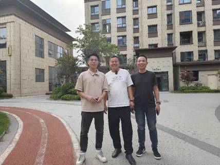 李先生获释后与家人合影