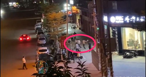 餐馆门口发生争执场景