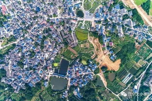 夕阳下的群山轮廓