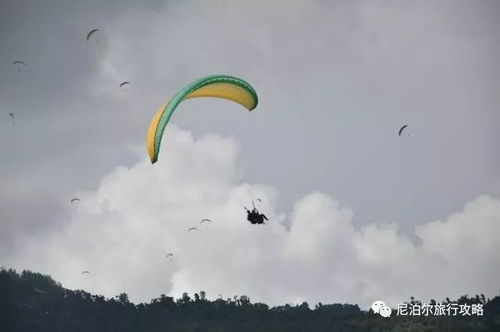 滑翔伞飞行者在高空面临极寒环境