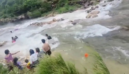 网络流传的所谓山洪视频截图