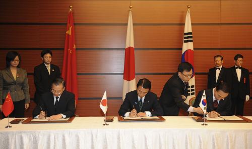 三国领导人联合声明现场