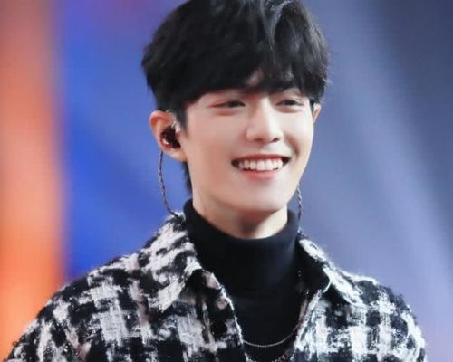 肖战接受媒体采访