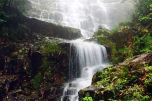 飞瀑深潭戏水欢【寄情山水新七言】32｜与自然对话的诗意时光