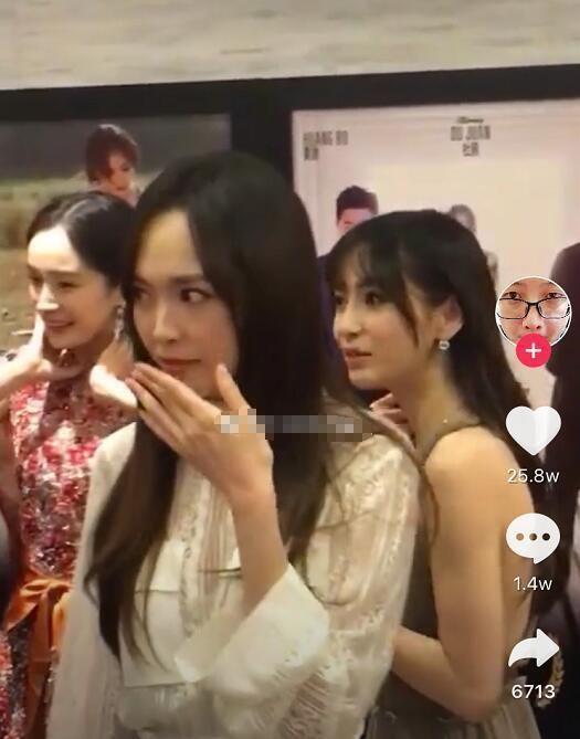 杨幂与唐嫣早期合照