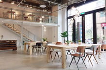 颐啡咖啡馆内景图