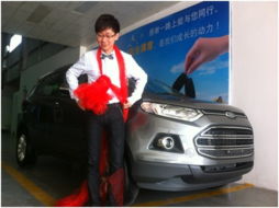 车主排队等待提车的小米SU7