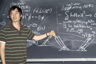 陶哲轩与学生在校园中散步讨论学术问题