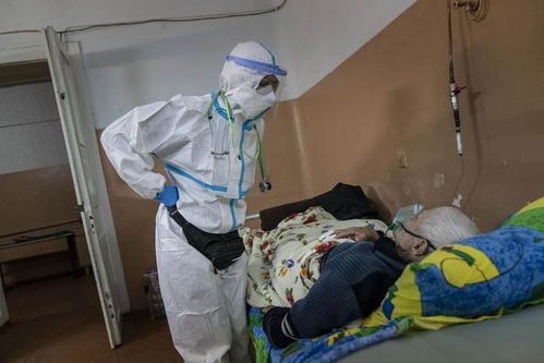 医护人员正在进行皮试操作