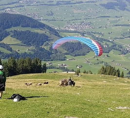 滑翔伞男子被云吸至8598米高空，全程裸脸结冰竟奇迹生还？