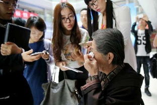 受害人母亲接受采访画面