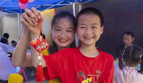 亲子互动温馨时刻