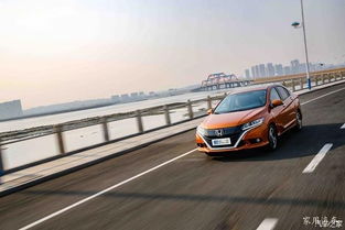 东风纳米06行驶在路上