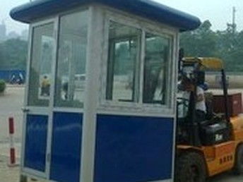 武汉知音号大桥桥下收费岗亭与游客互动场景