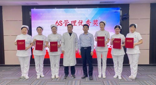 朴槿惠粉丝在其私宅前举行庆祝活动