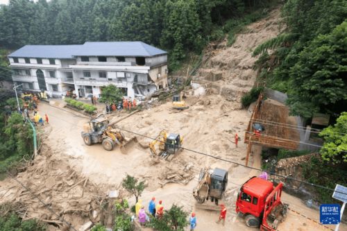 湖南衡阳南岳区暴雨引发山体滑坡现场