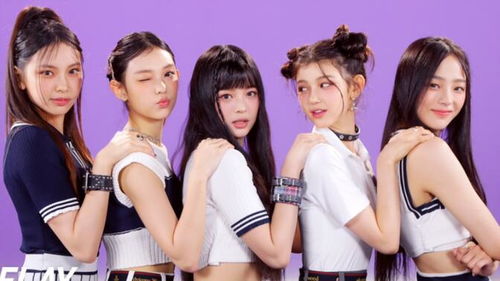 NewJeans成员穿着争议服装登台表演