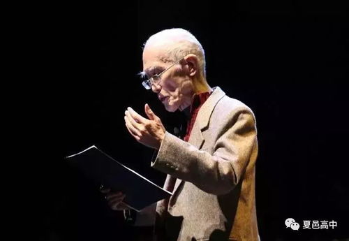 阳光洒在墓碑上