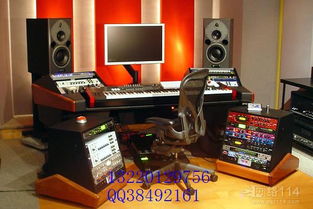 刘楚昕在录音棚工作的场景