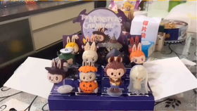 泡泡玛特Labubu系列全球爆红，为何突然暂停英国销售？