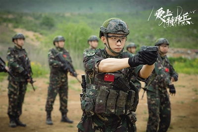 黄景瑜与李沁对视