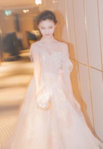 林允粉色透视连衣裙封面照