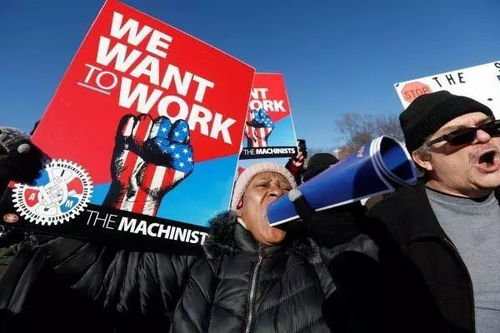 美国政府部门前抗议人群