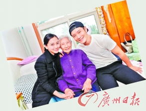 黄晓明探望新生儿的模拟场景图