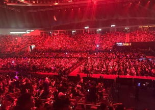 电竞世界杯现场观众欢呼场景