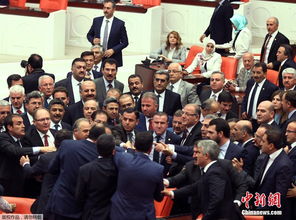 以色列议会内议员激烈争执画面