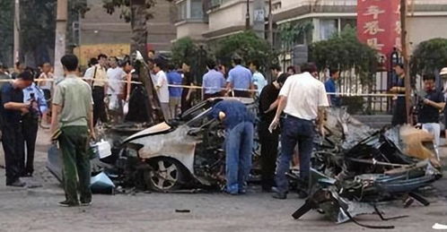 莫斯科爆炸现场警员和调查人员正在勘查环境