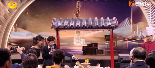 湘菜餐厅排队人群与打卡现场