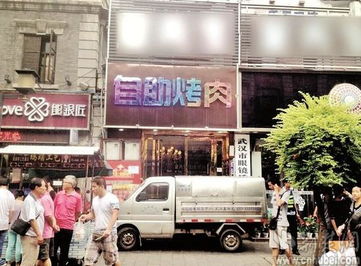 襄阳烤肉店门口冲突瞬间