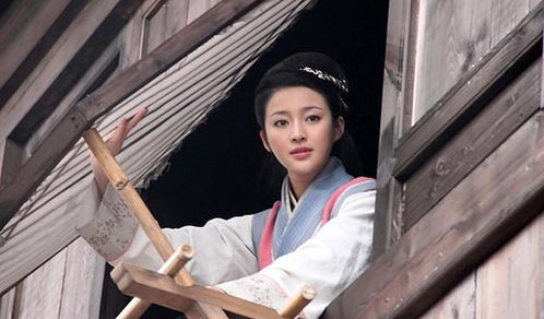 吴月娘坐在房中低眉顺眼