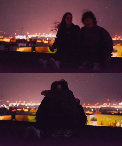 情侣在黄昏下牵手散步